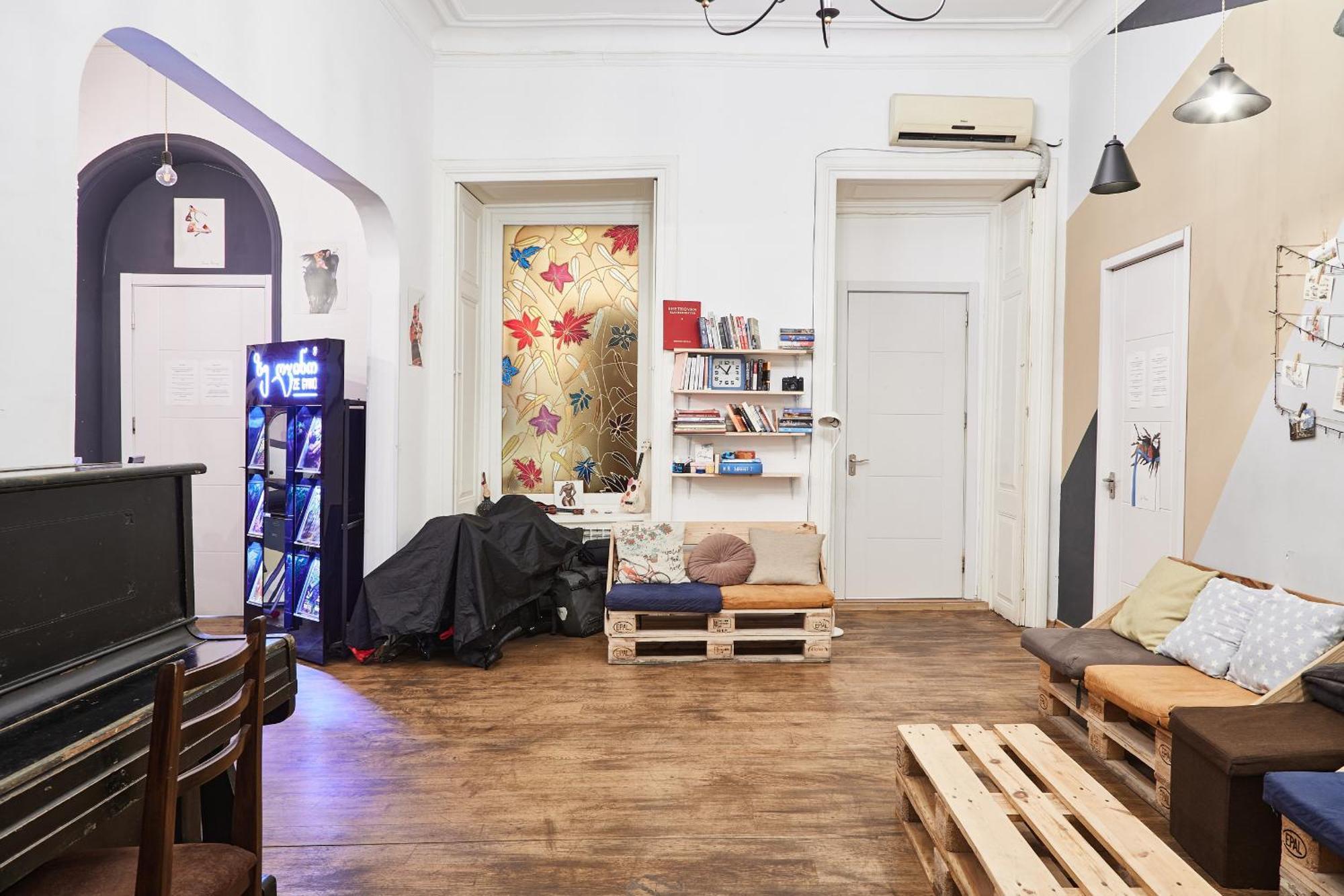 Moosica Hostel Tbilisi ภายนอก รูปภาพ